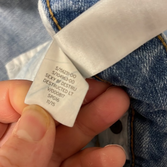 Gap Women’s Sexy Boyfriend Fit destructed jeans Size 8 - Picture 7 of 9